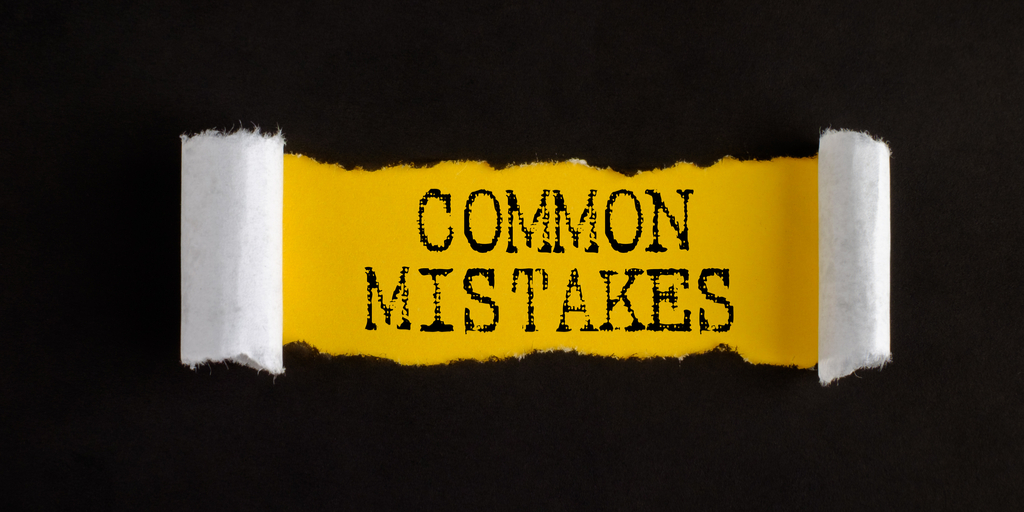 Common mistakes written on a yellow banner, black background.